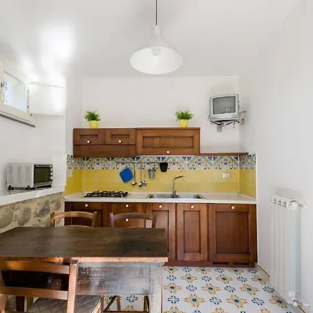 Il Vicolo - Bilocale In Centro A Con Cucina E Patio, Fino A 3 Persone Apartment *